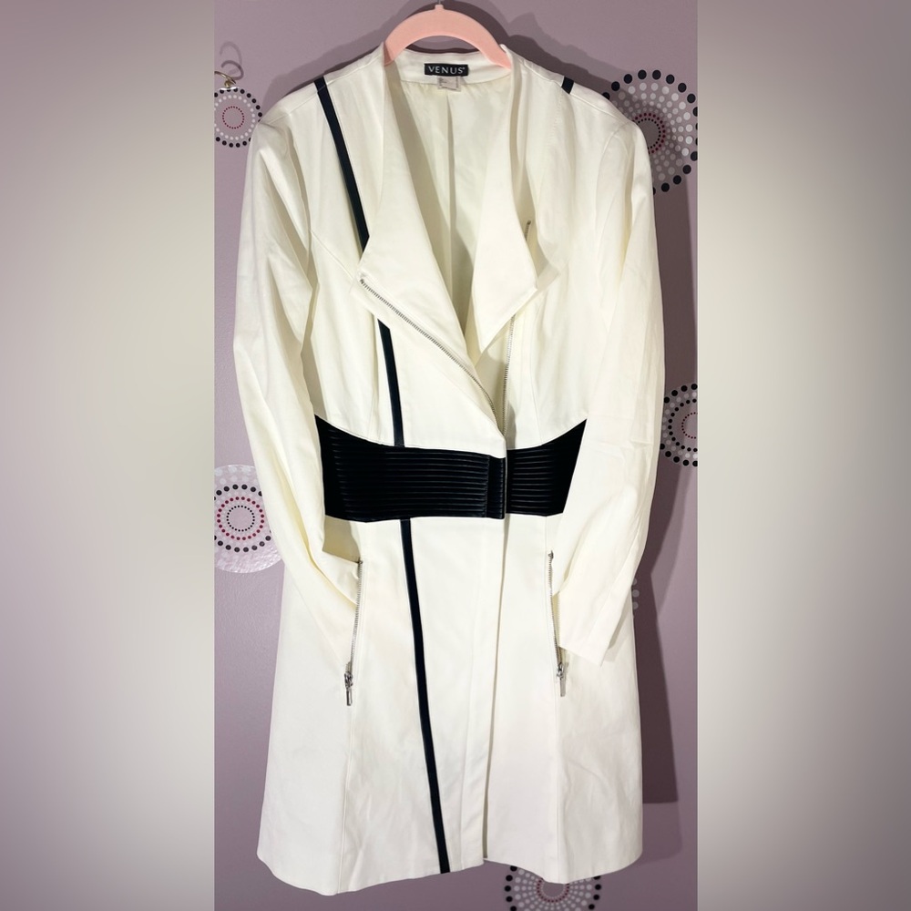 VENUS classy wear with anything spring jacket. Like new condition.